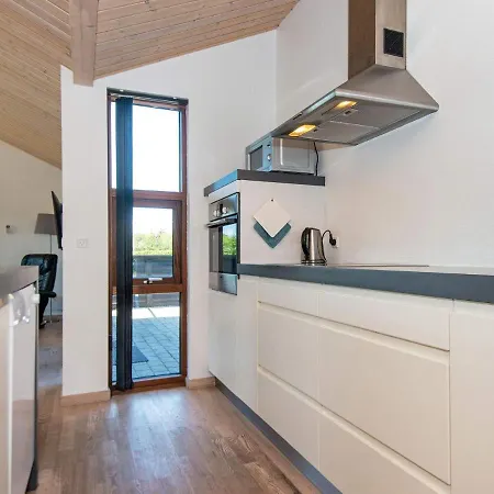 Four-bedroom Holiday In 6 *