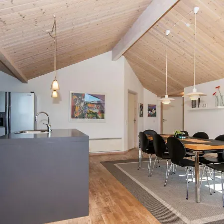 Four-bedroom Holiday In 6 펜션