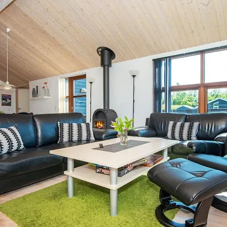Four-bedroom Holiday In 6 Hemmet