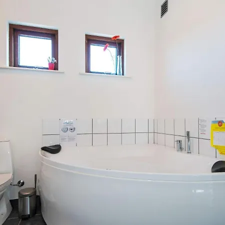 Four-bedroom Holiday In 6 펜션