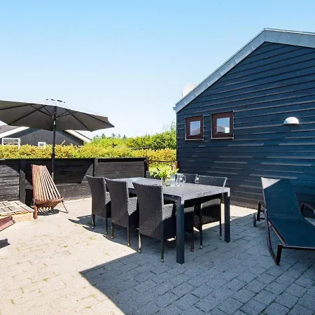 Four-bedroom Holiday In 6 *